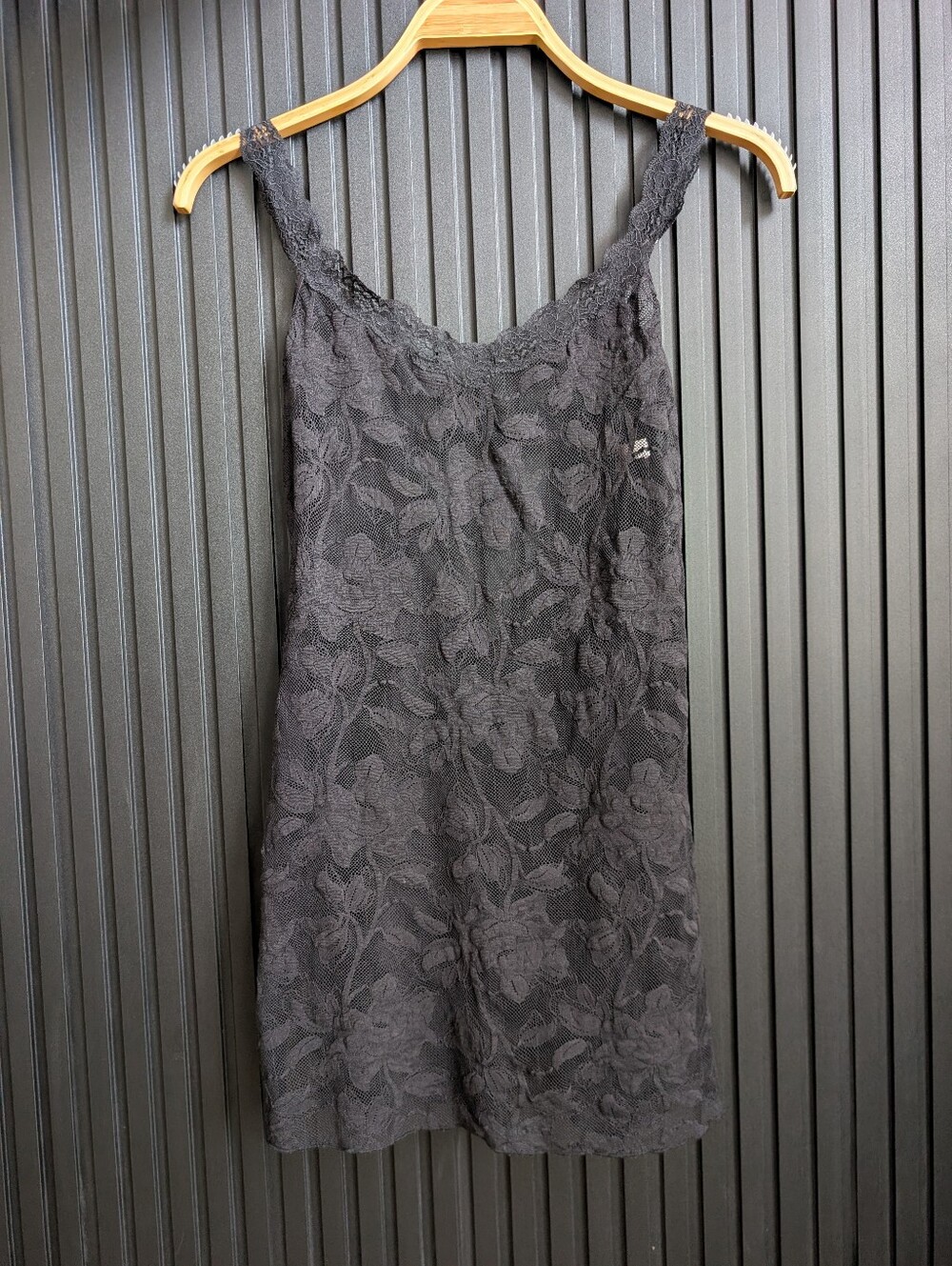 Victoria's Secret Black Lace Camisole Open Back Y2K Size S